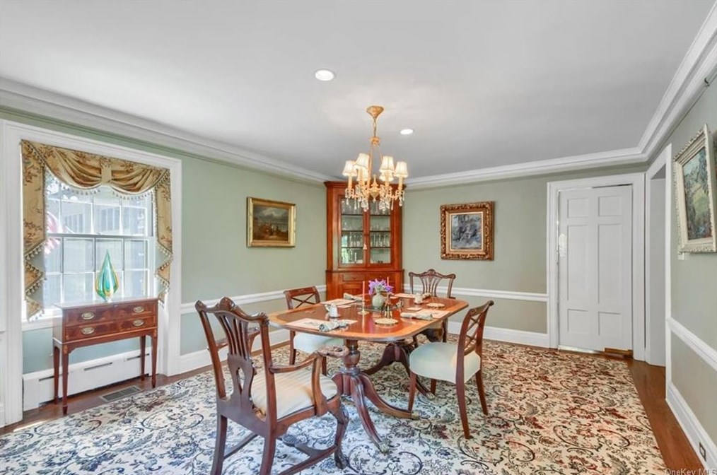 540 Oakridge Pkwy, Peekskill NY  10566-2400 exterior