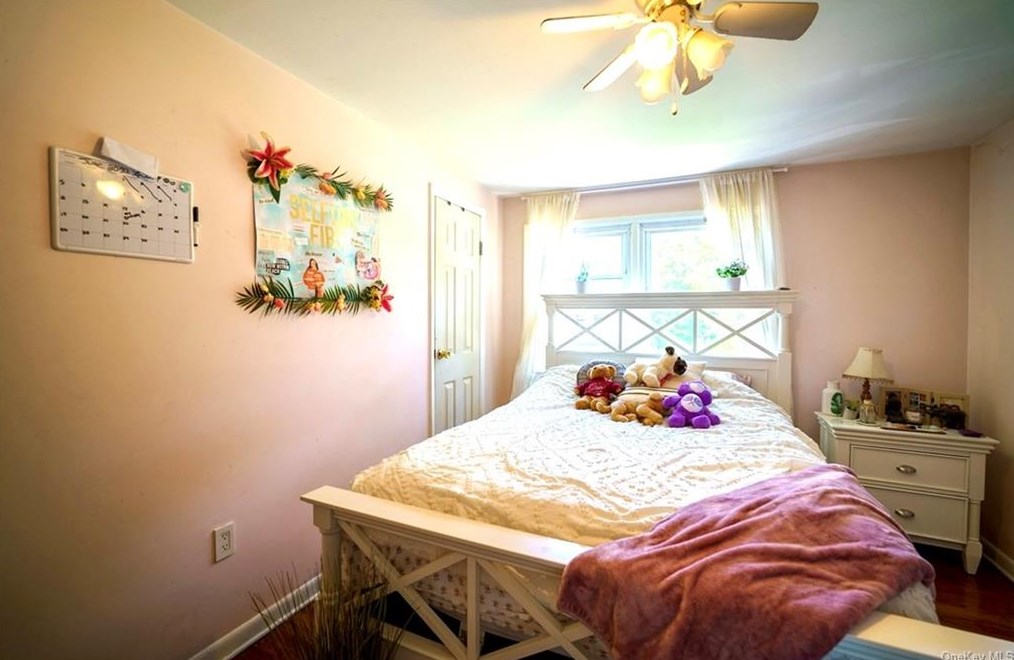 9 Horseshoe Bnd, Newburgh NY  12553-7830 exterior