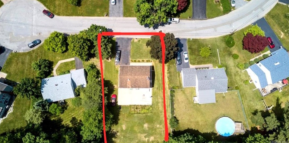 9 Horseshoe Bnd, Newburgh NY  12553-7830 exterior