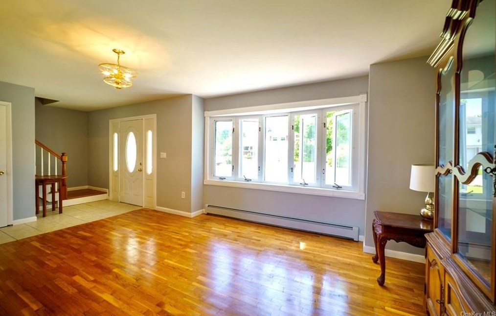 9 Horseshoe Bnd, Newburgh NY  12553-7830 exterior