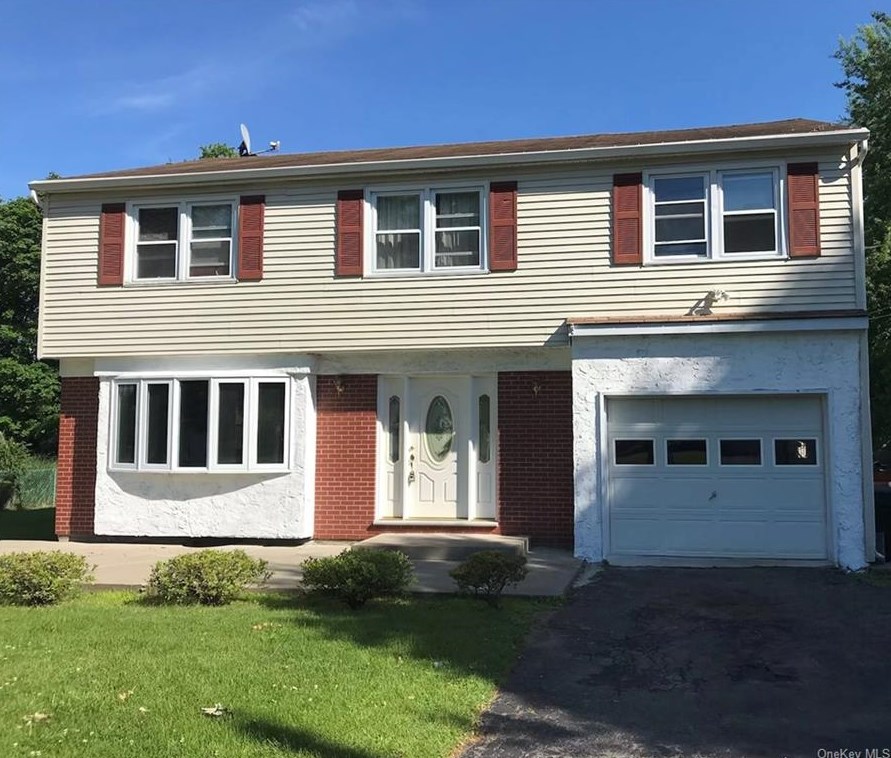 9 Horseshoe Bnd, Newburgh NY  12553-7830 exterior