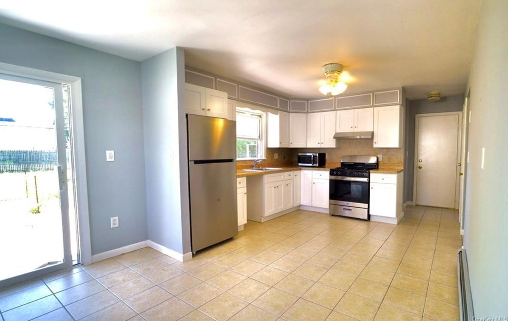 9 Horseshoe Bnd, Newburgh NY  12553-7830 exterior