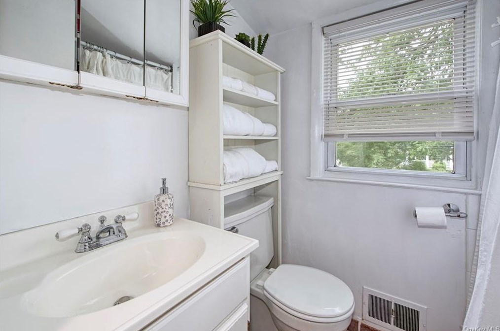 161 Osborn Rd, Rye NY  10580-1328 exterior