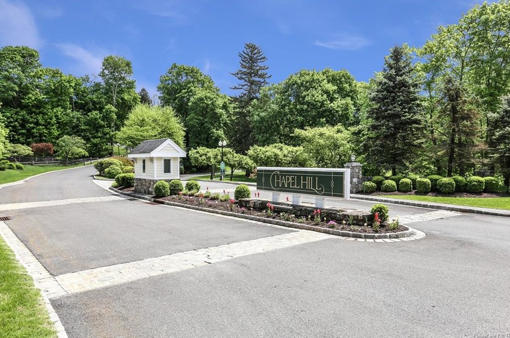 160 Fld Ln, Peekskill NY 10566-4865 exterior