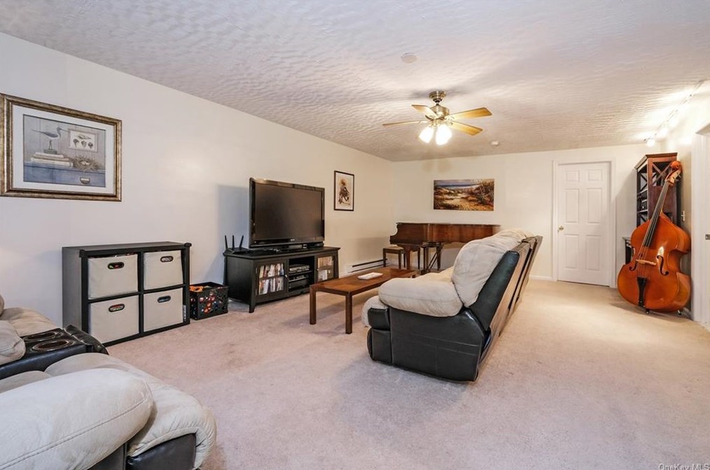 160 Fld Ln, Peekskill NY 10566-4865 exterior