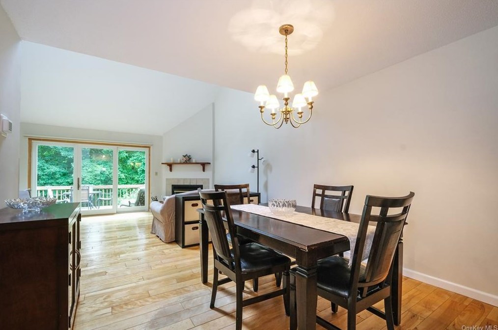 160 Fld Ln, Peekskill NY 10566-4865 exterior