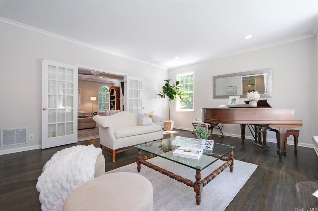 1 Hillside Rd, Rye NY  10580-2010 exterior