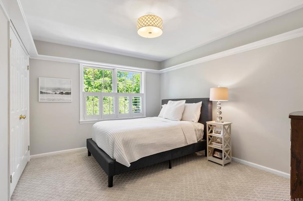 1 Hillside Rd, Rye NY  10580-2010 exterior