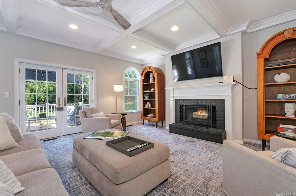 1 Hillside Rd, Rye NY  10580-2010 exterior