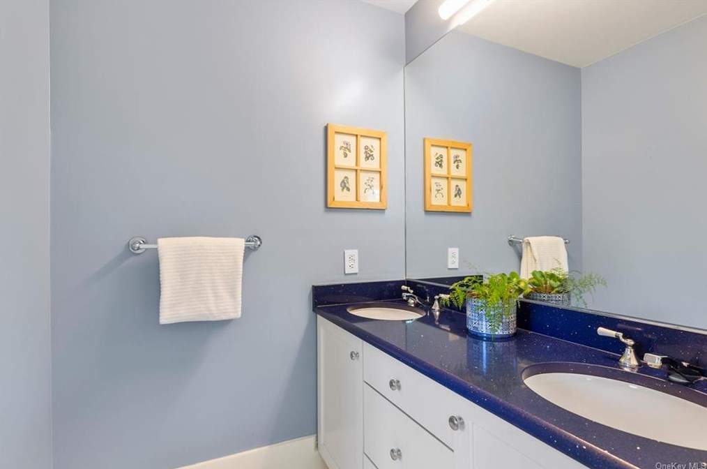 1 Hillside Rd, Rye NY  10580-2010 exterior