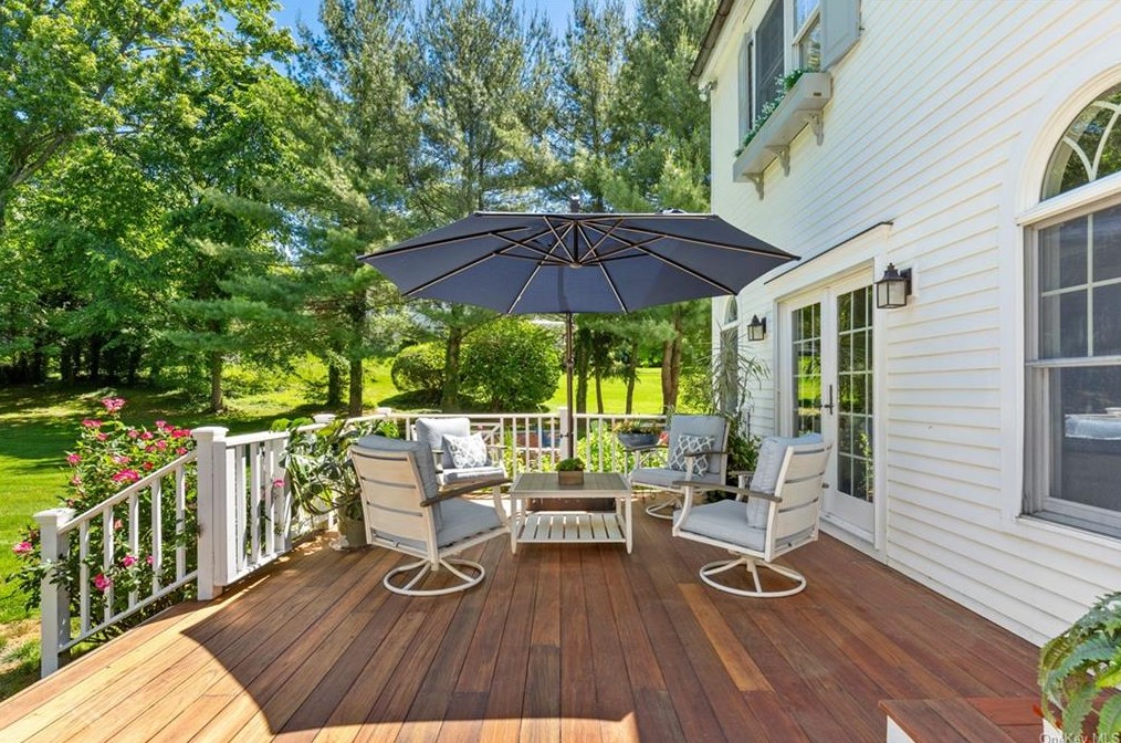 1 Hillside Rd, Rye NY  10580-2010 exterior