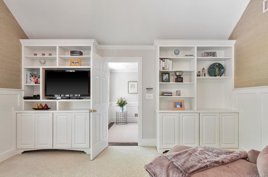 1 Hillside Rd, Rye NY  10580-2010 exterior