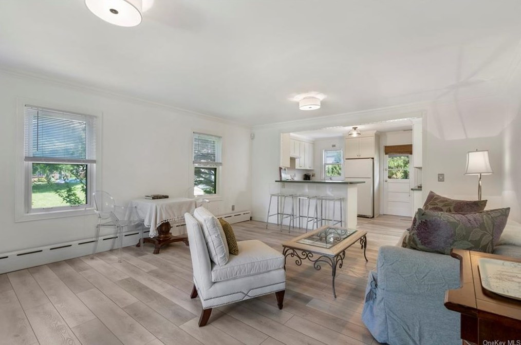 11 Harrison Dr, Larchmont NY  10538-2515 exterior