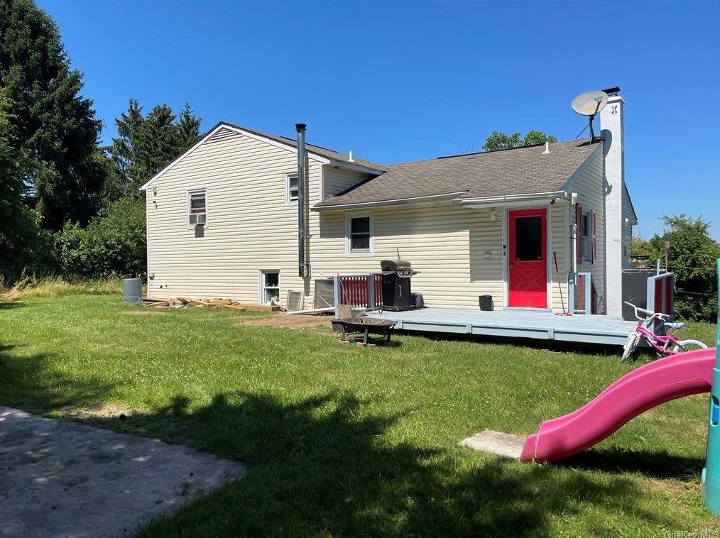 25 Nob Cir, Newburgh NY  12550-1246 exterior