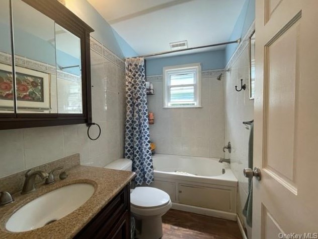 25 Nob Cir, Newburgh NY  12550-1246 exterior