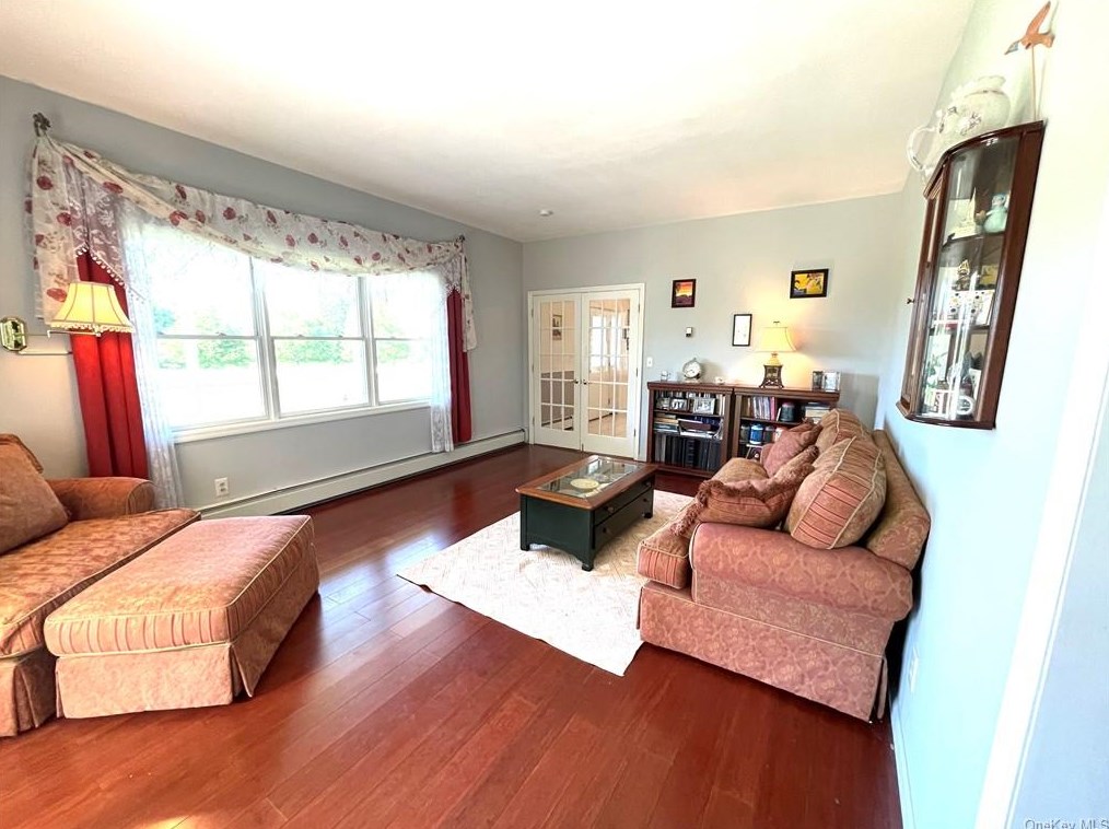 6 Breezeway Ln, Goshen NY  10924-6425 exterior