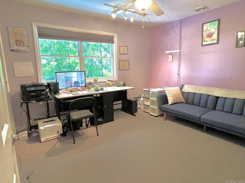 6 Breezeway Ln, Goshen NY  10924-6425 exterior