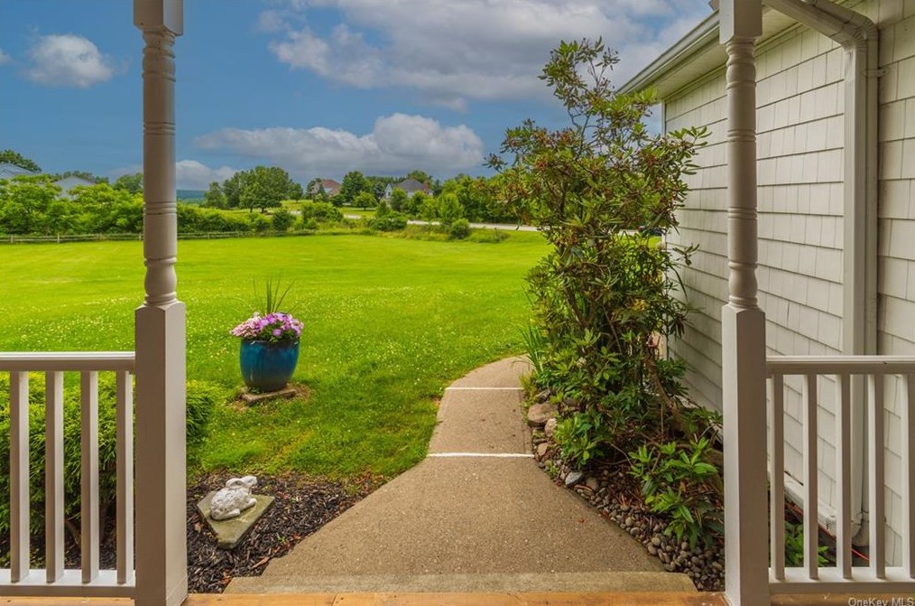 6 Breezeway Ln, Goshen NY  10924-6425 exterior