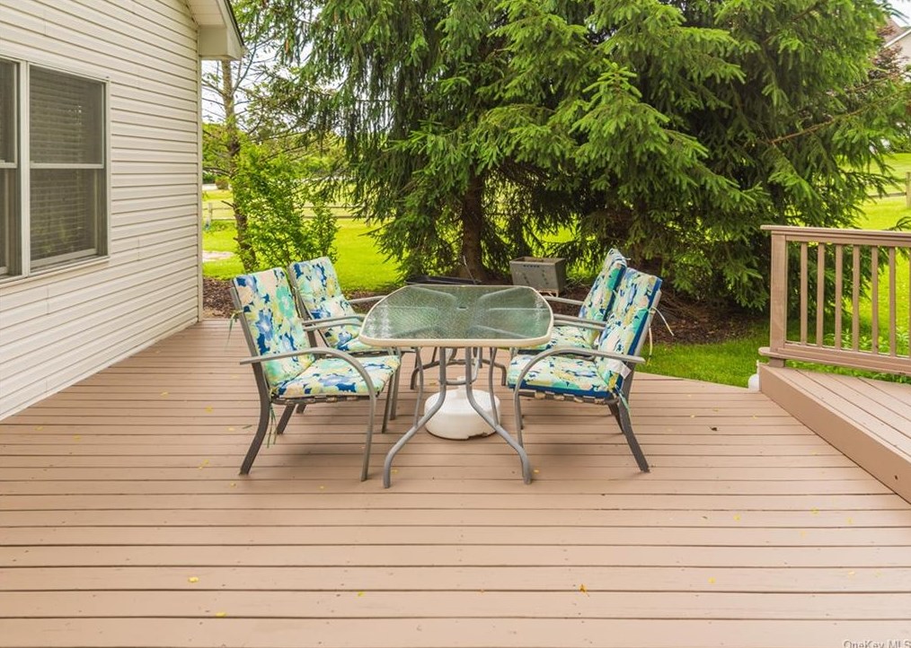 6 Breezeway Ln, Goshen NY  10924-6425 exterior
