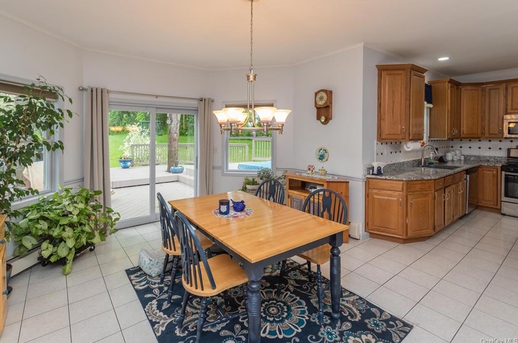 6 Breezeway Ln, Goshen NY  10924-6425 exterior