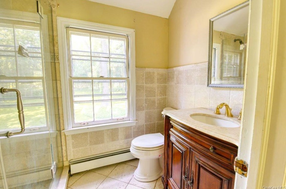 11 Tracklot Rd, Head Of The Harbor NY  11780-3811 exterior