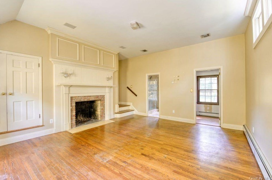 11 Tracklot Rd, Head Of The Harbor NY  11780-3811 exterior