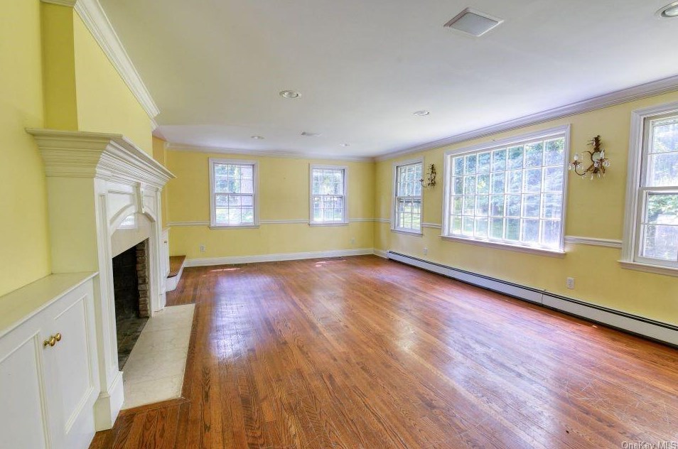 11 Tracklot Rd, Head Of The Harbor NY  11780-3811 exterior