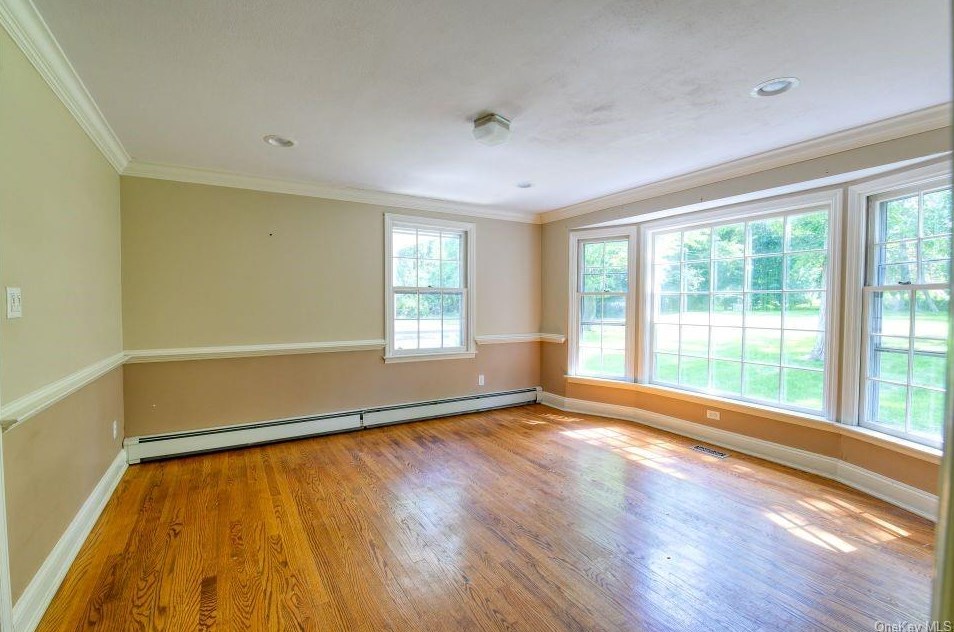 11 Tracklot Rd, Head Of The Harbor NY  11780-3811 exterior