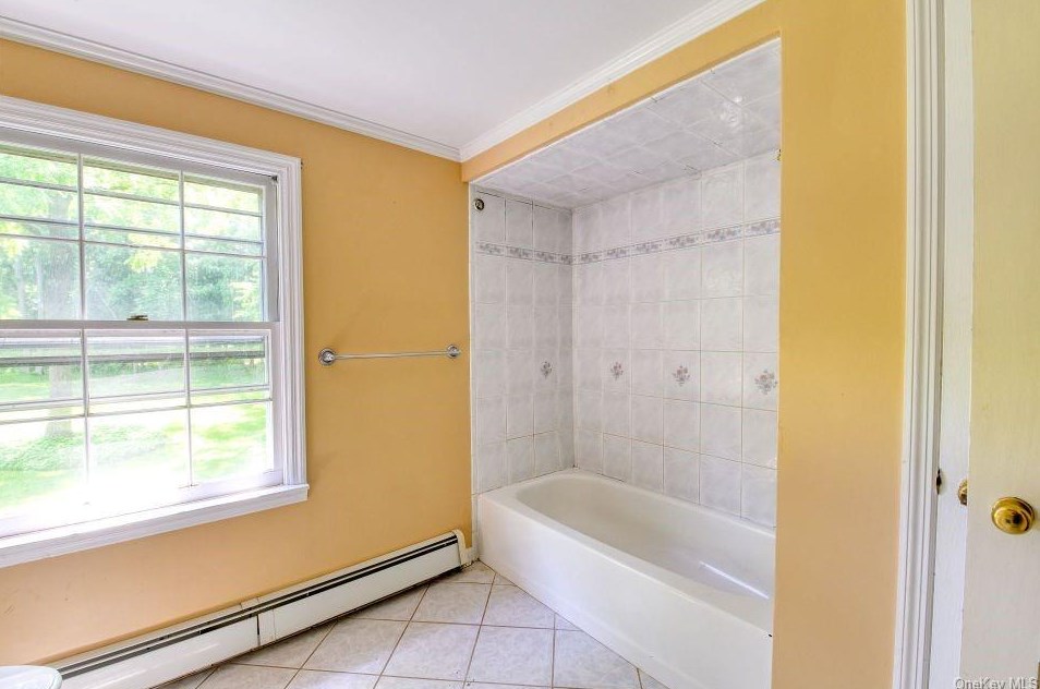 11 Tracklot Rd, Head Of The Harbor NY  11780-3811 exterior