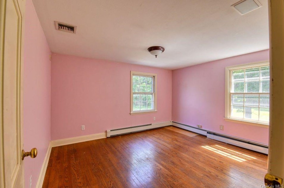 11 Tracklot Rd, Head Of The Harbor NY  11780-3811 exterior