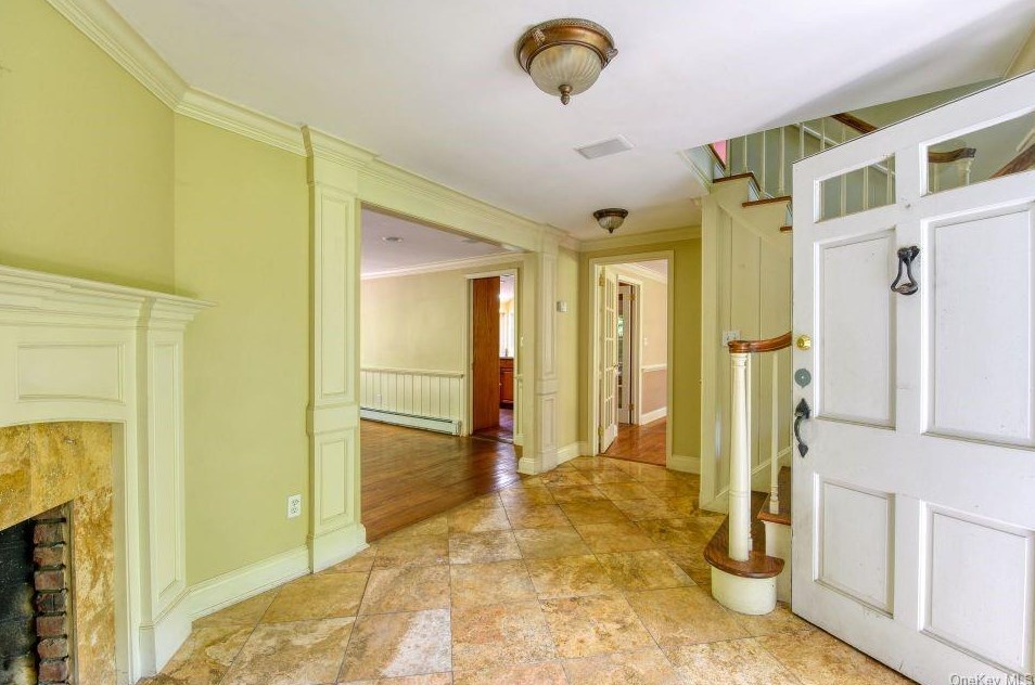 11 Tracklot Rd, Head Of The Harbor NY  11780-3811 exterior