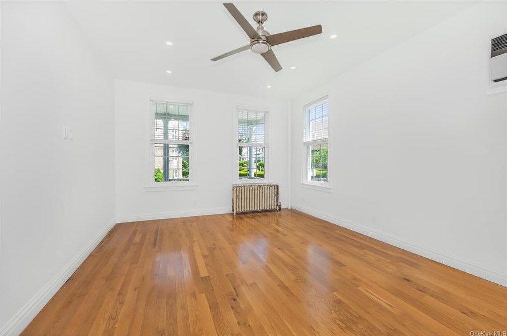 130 Lawton St, Yonkers NY  10705-4637 exterior