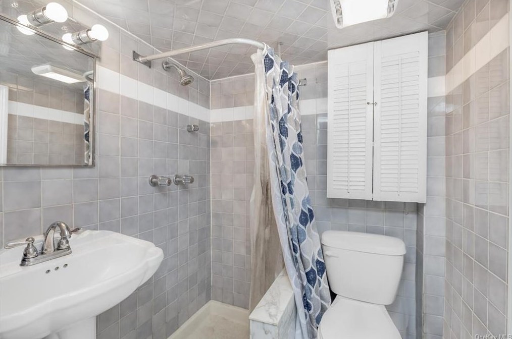 130 Lawton St, Yonkers NY  10705-4637 exterior