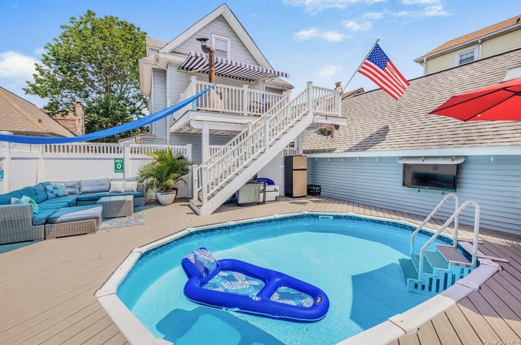 130 Lawton St, Yonkers NY  10705-4637 exterior