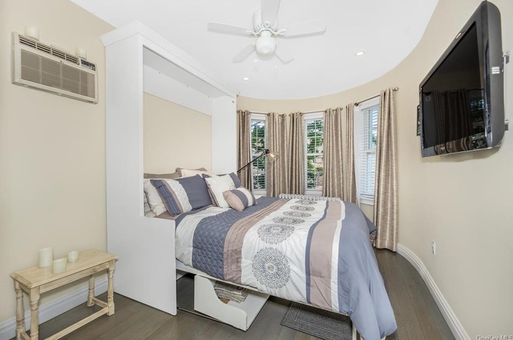 130 Lawton St, Yonkers NY  10705-4637 exterior