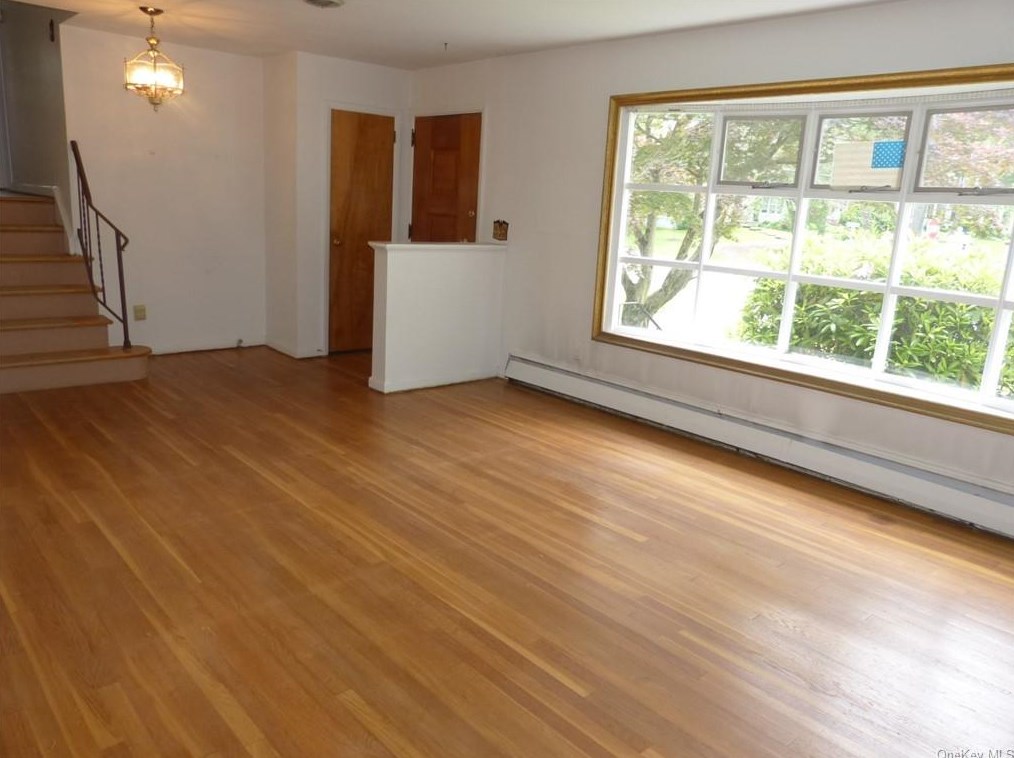 2 Old Mill Ln, Tappan NY  10983-2012 exterior