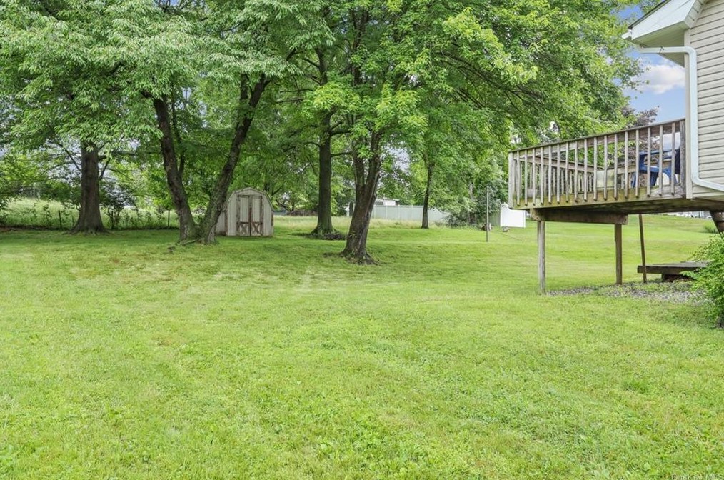 18 Larchwood Dr, Goshen NY  10924-2543 exterior