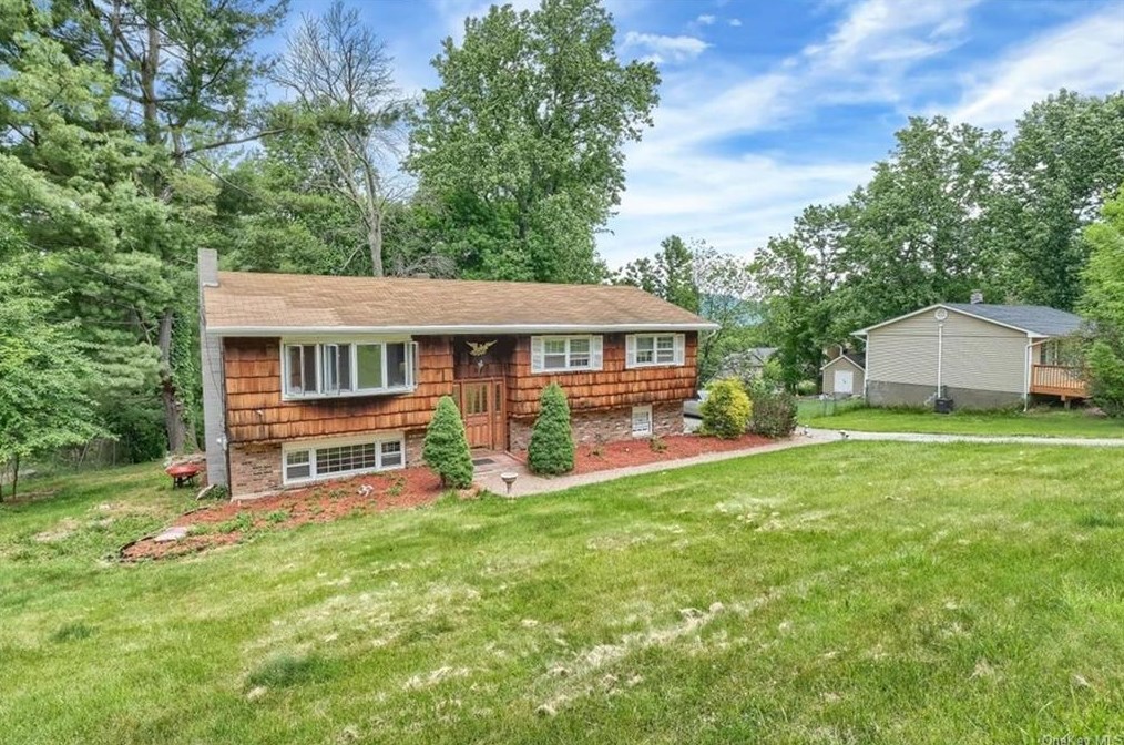 241 Skyline Dr, Highland Mills NY  10930-2912 exterior
