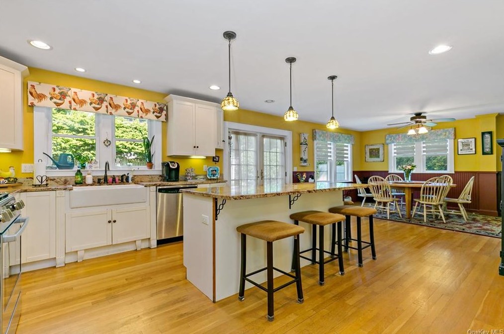 61 Meadow St, North Tarrytown NY  10591-5919 exterior