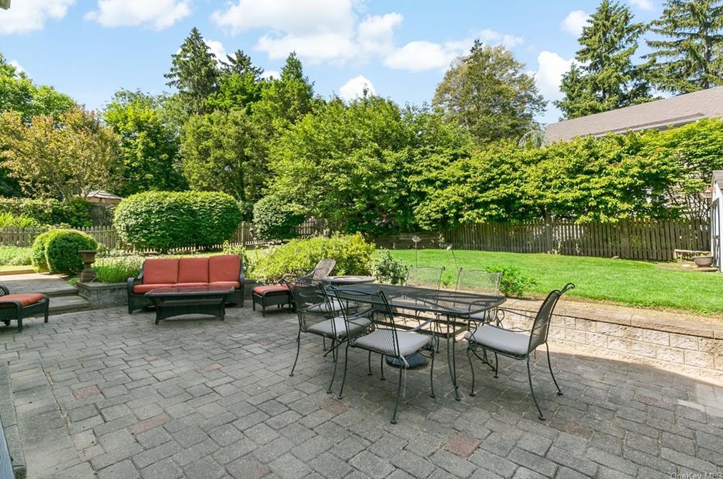 61 Meadow St, North Tarrytown NY  10591-5919 exterior