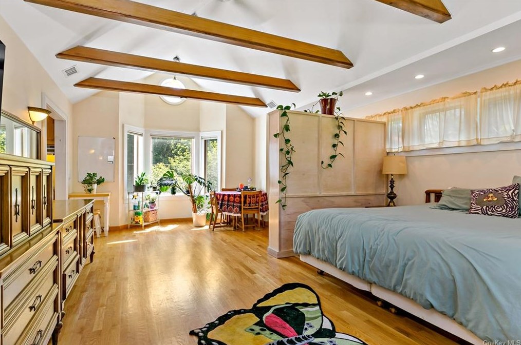 61 Meadow St, North Tarrytown NY  10591-5919 exterior