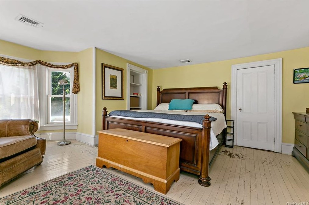 61 Meadow St, North Tarrytown NY  10591-5919 exterior