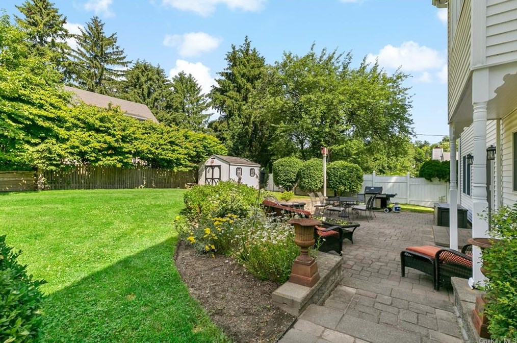 61 Meadow St, North Tarrytown NY  10591-5919 exterior