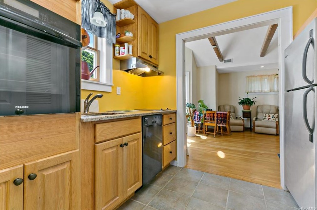 61 Meadow St, North Tarrytown NY  10591-5919 exterior