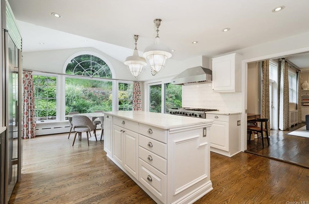 183 Highland Rd, Rye NY  10580-1833 exterior