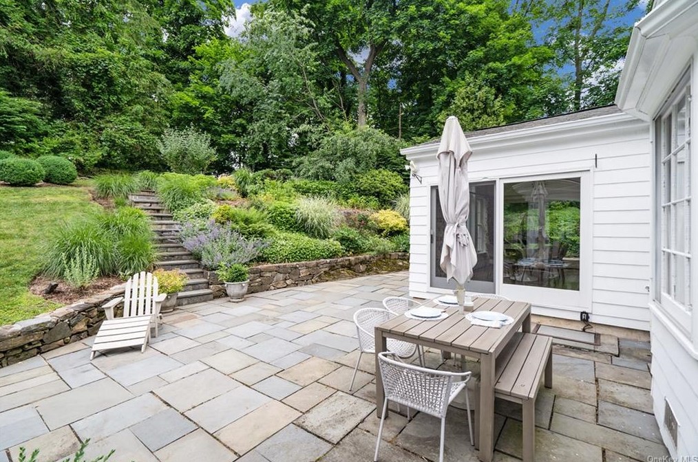 183 Highland Rd, Rye NY  10580-1833 exterior