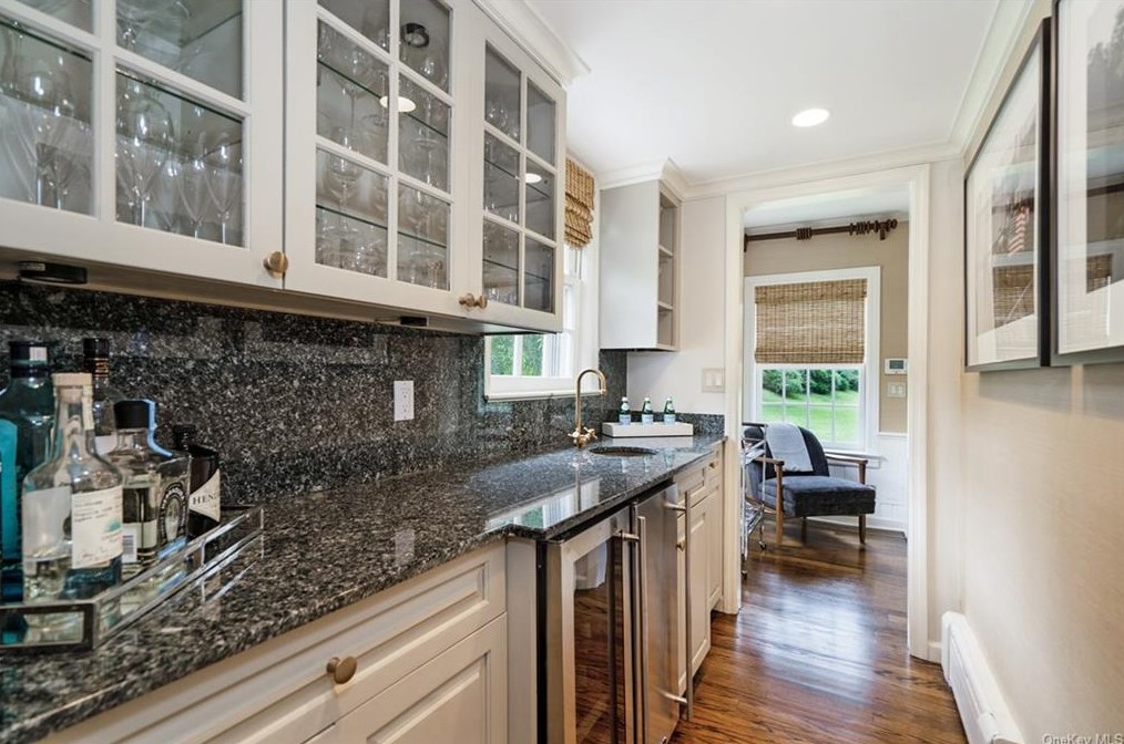 183 Highland Rd, Rye NY  10580-1833 exterior