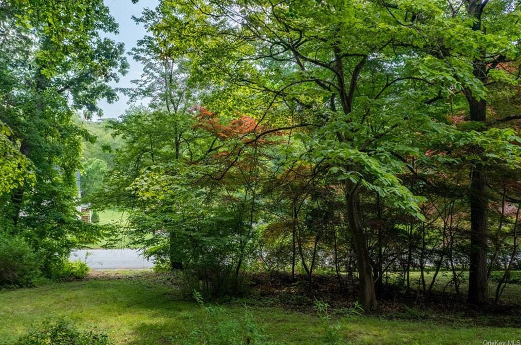 19 Glenna Dr, Kent Lakes NY  10512-1501 exterior