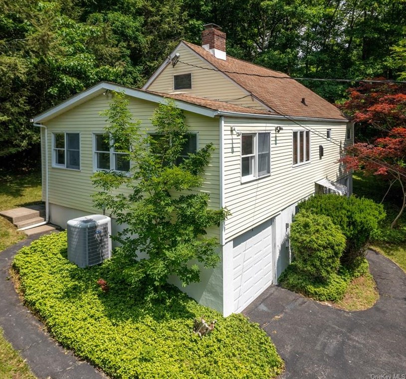 19 Glenna Dr, Kent Lakes NY  10512-1501 exterior