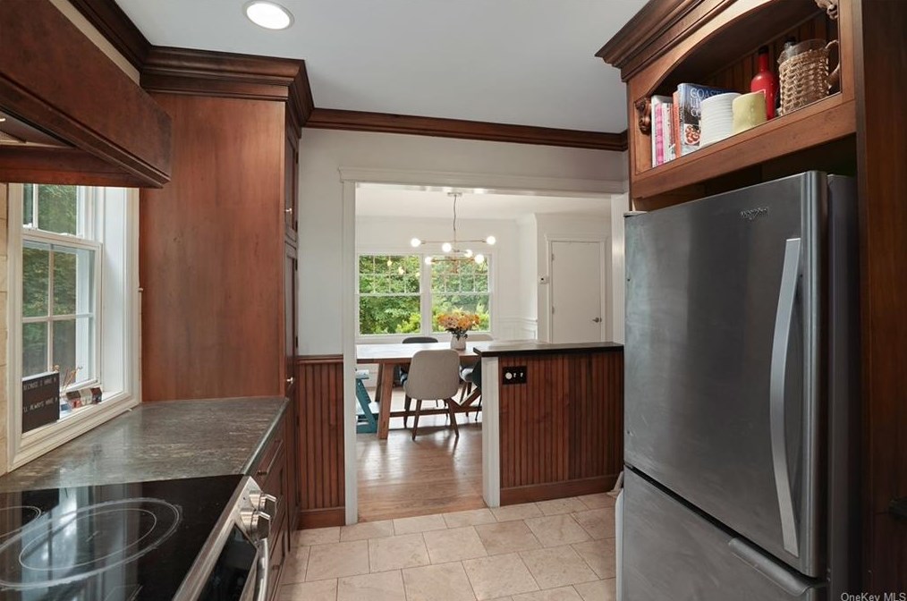 11 Lakeside Dr, Katonah NY  10536-1607 exterior